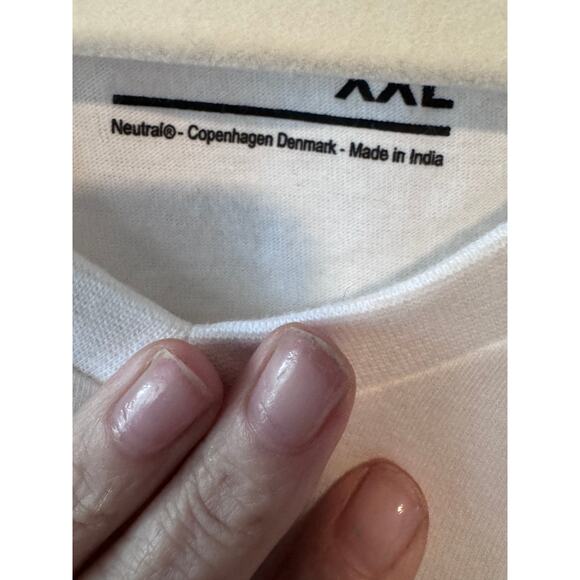 Neutral Organic Cotton V-Neck Graphic T-Shirt - XXL - Picture 4 of 7